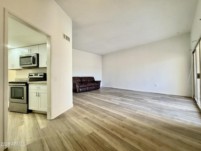 3C3B9419-CF4C-49A7-A3F1-811263673212_1_2