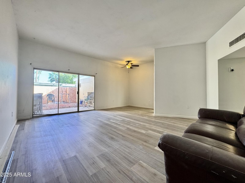 D5B8F0B5-84B2-4082-B9DF-49792A38E588_1_2