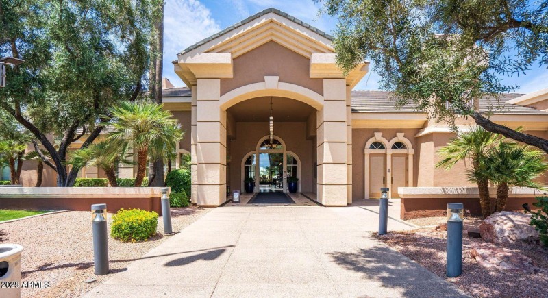 STONE & BARREL ENTRANCE