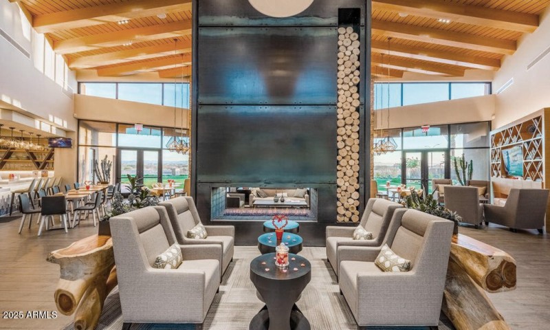 clubhouse_foyer_9j4h