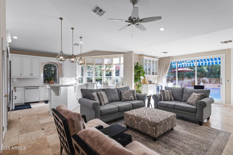 10115 E Bella Vista Dr-14