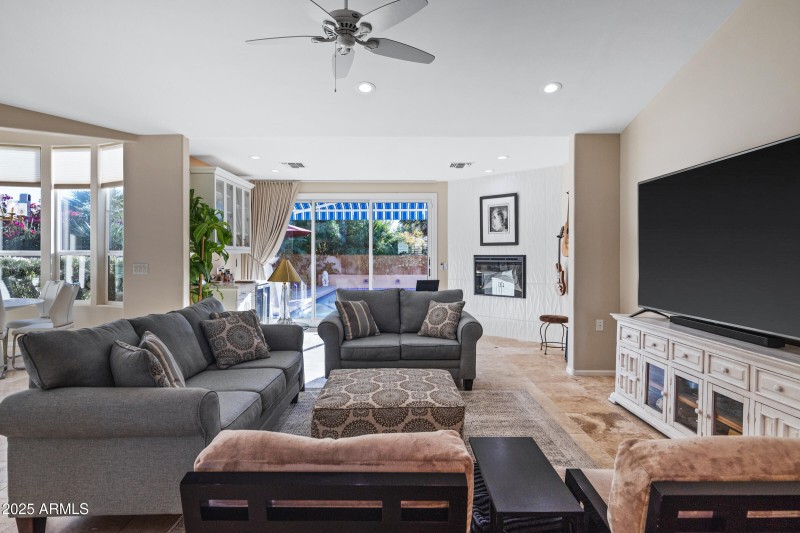 10115 E Bella Vista Dr-21