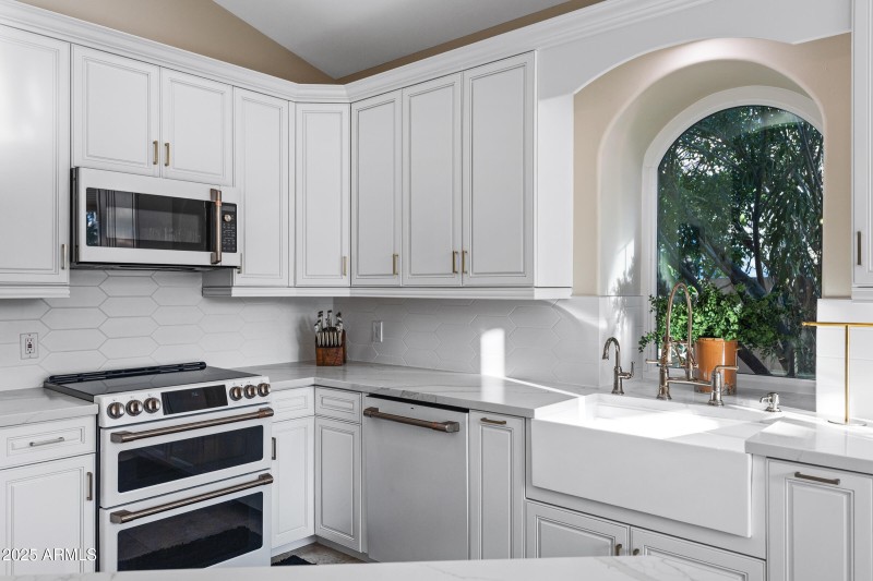 10115 E Bella Vista Dr-25