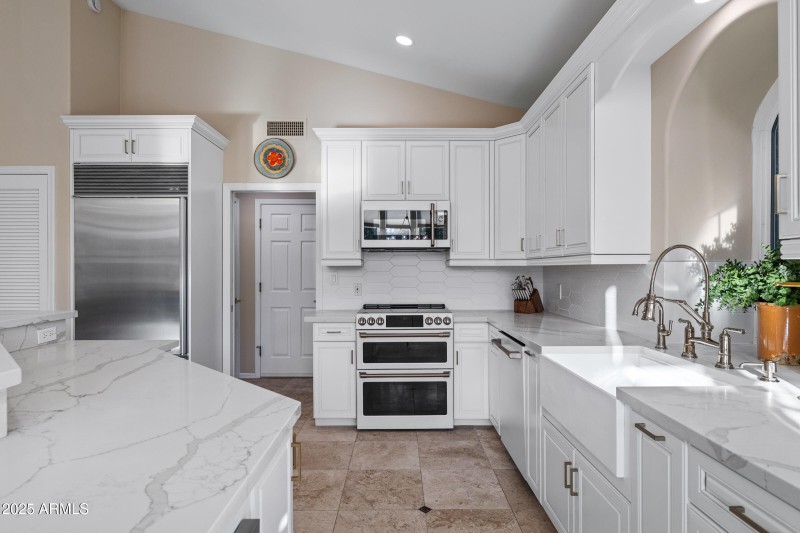 10115 E Bella Vista Dr-26