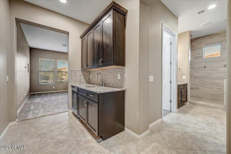 16-Primary Suite Entry