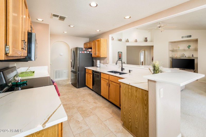 3813 E Desert Flower Ln - MLS-20