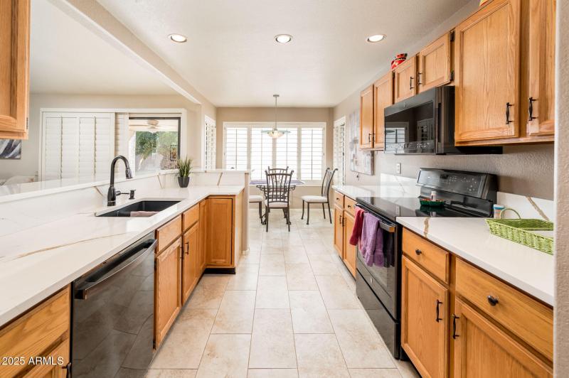 3813 E Desert Flower Ln - MLS-21