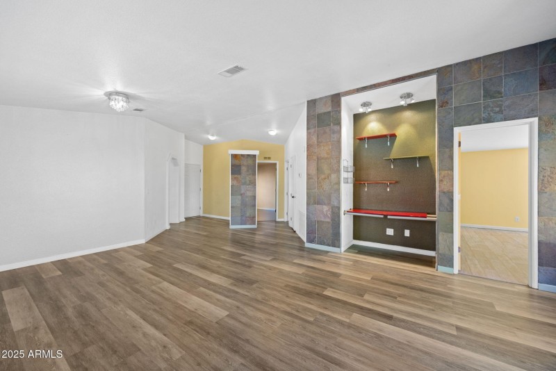 23-web-or-mls-42210-n-castle-hot-springs