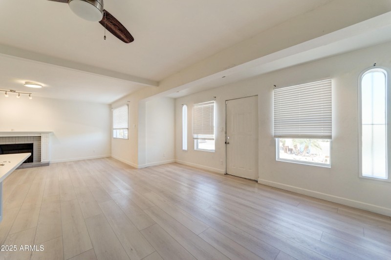 2427 E Marmora St-10