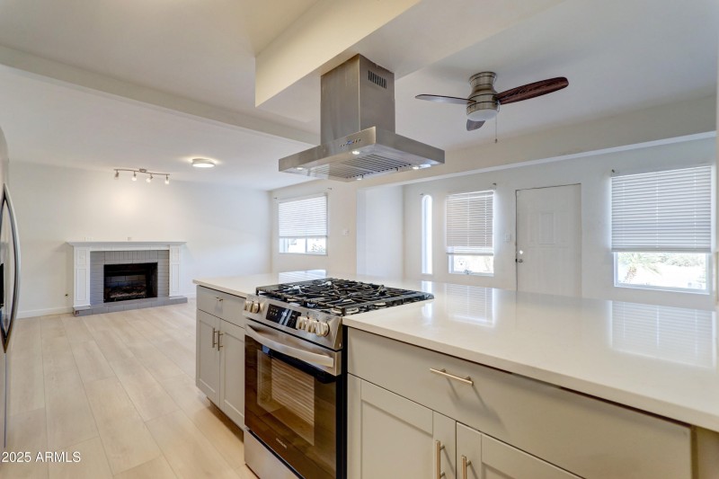 2427 E Marmora St-13