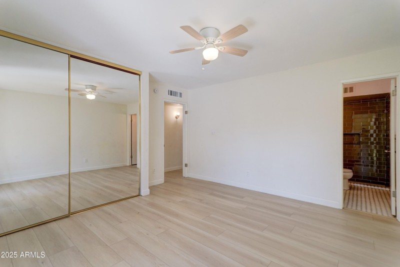 2427 E Marmora St-17