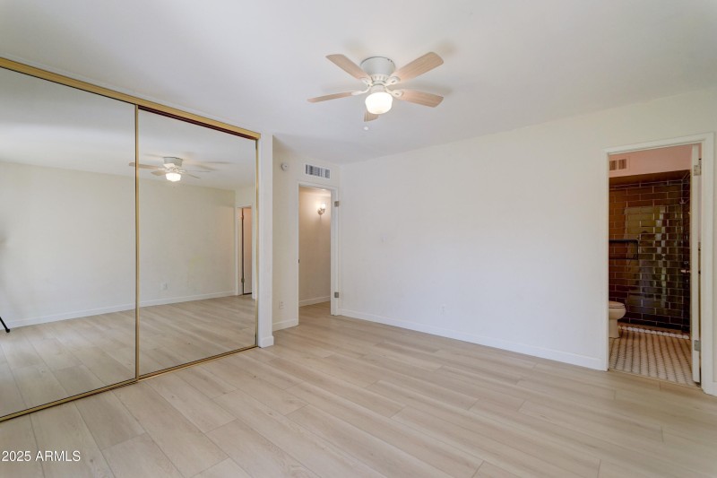 2427 E Marmora St-18