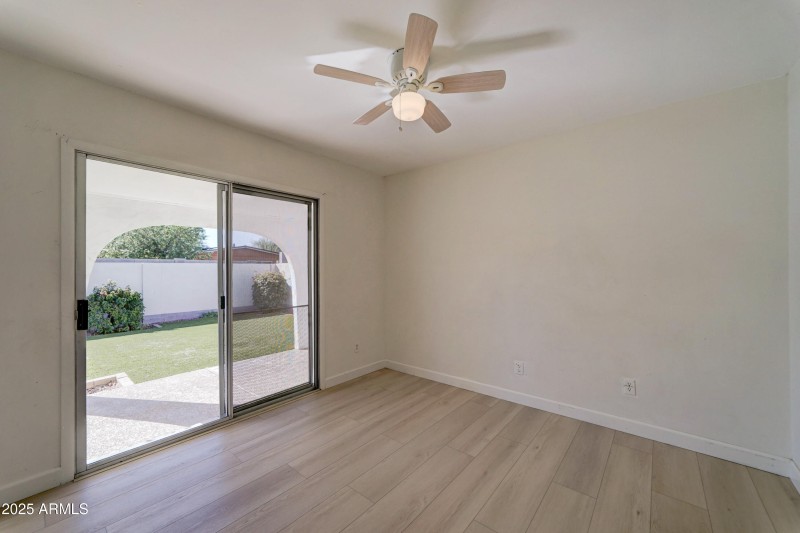 2427 E Marmora St-20