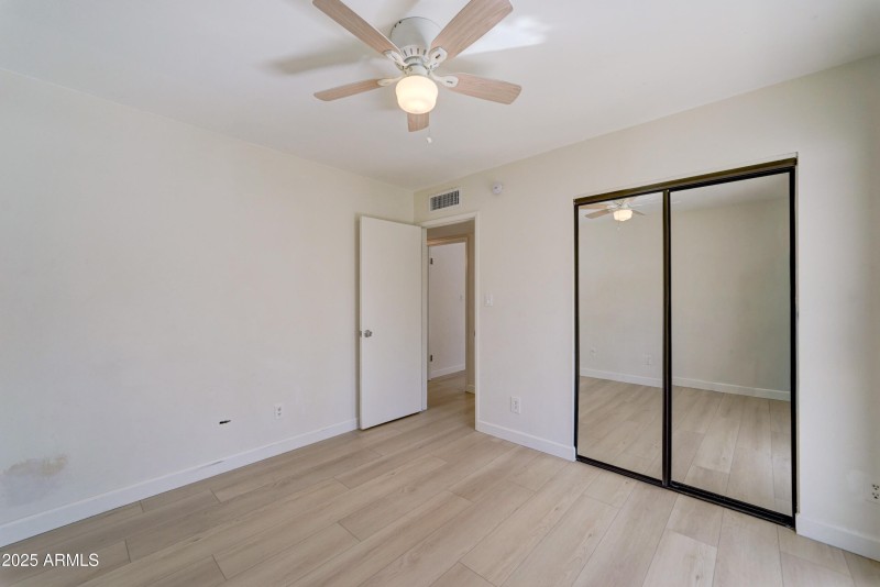 2427 E Marmora St-21