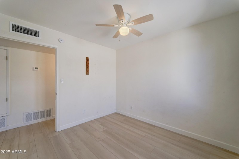 2427 E Marmora St-25