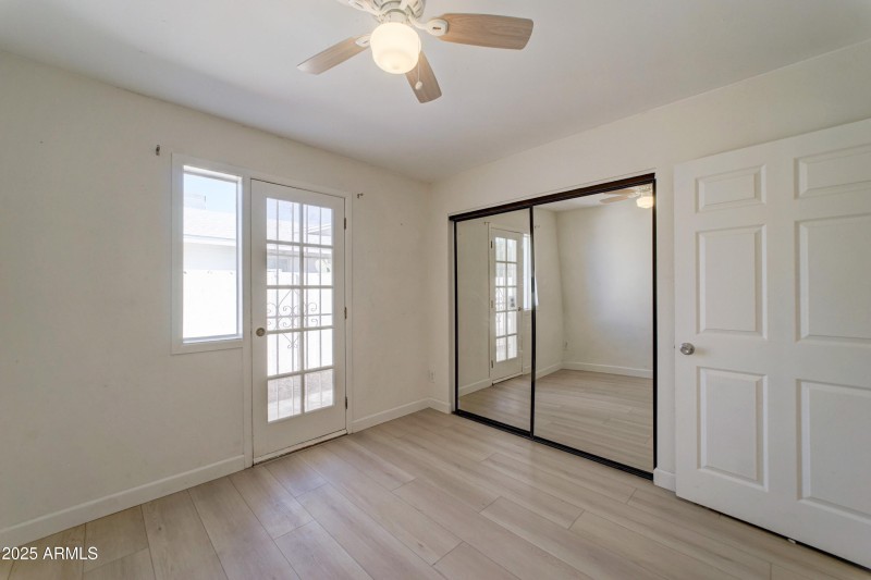 2427 E Marmora St-26