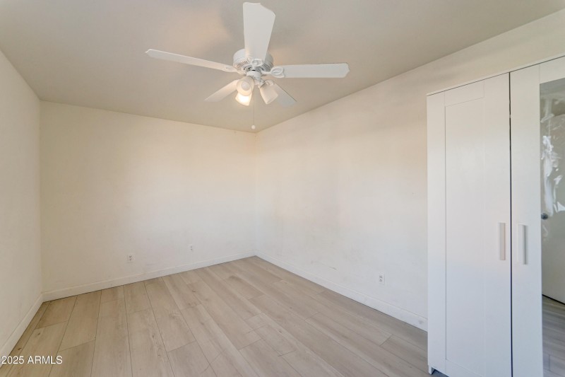 2427 E Marmora St-28