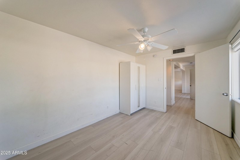 2427 E Marmora St-29