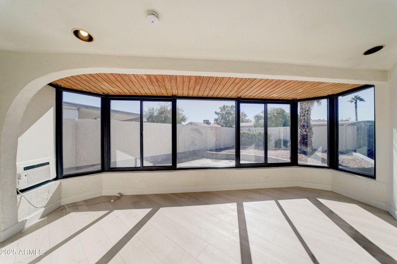 2427 E Marmora St-35