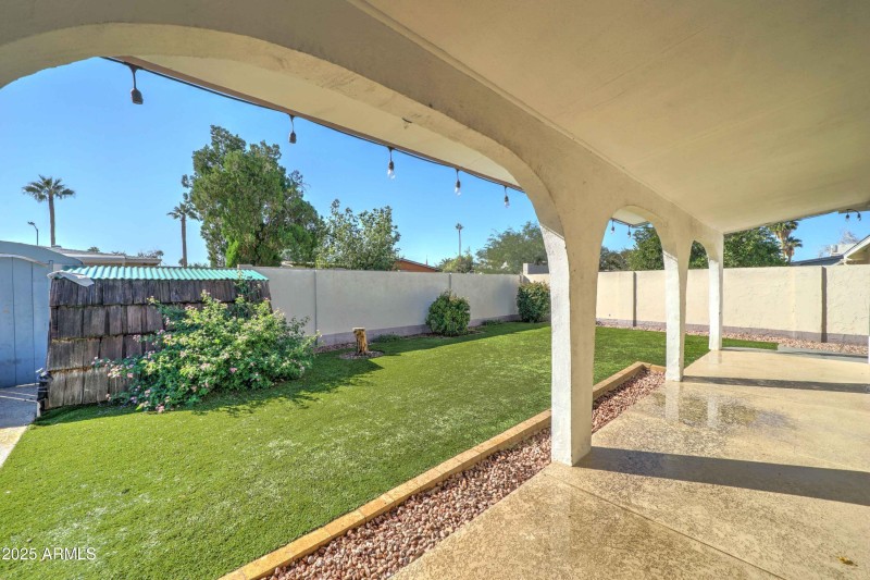 2427 E Marmora St-37