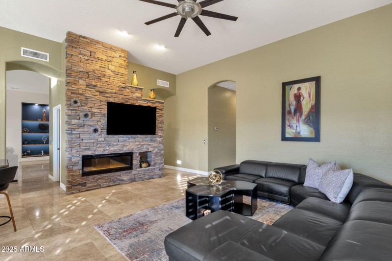 12-web-or-mls-12541-e-laurel-ln