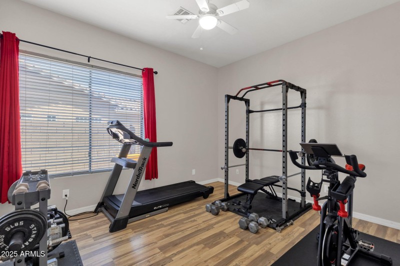 2nd bedroom/exercise room