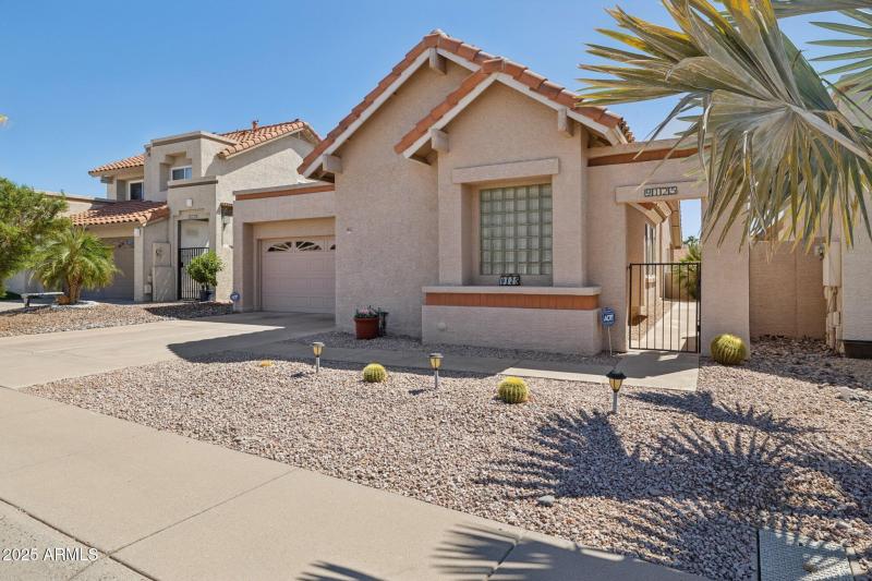 2-web-or-mls-9125-e-captain-dreyfus-ave