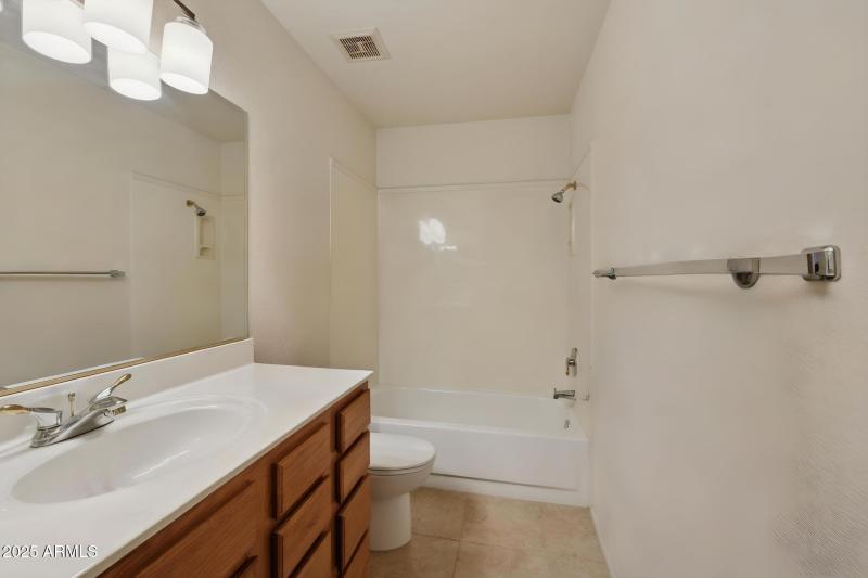 37-web-or-mls-9125-e-captain-dreyfus-ave