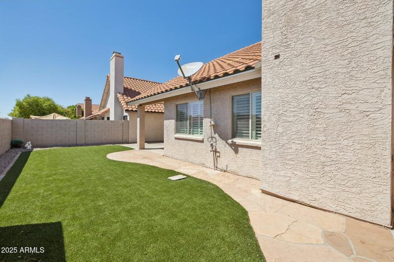 46-web-or-mls-9125-e-captain-dreyfus-ave