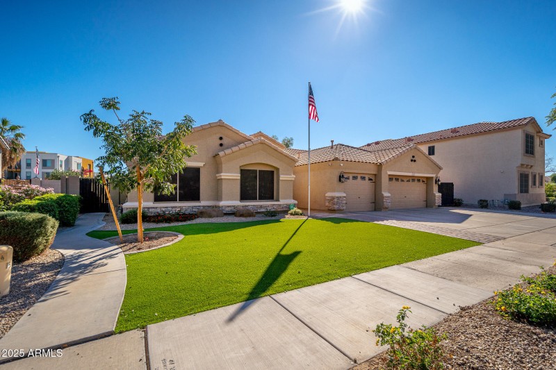 Low maintenance artifial turf