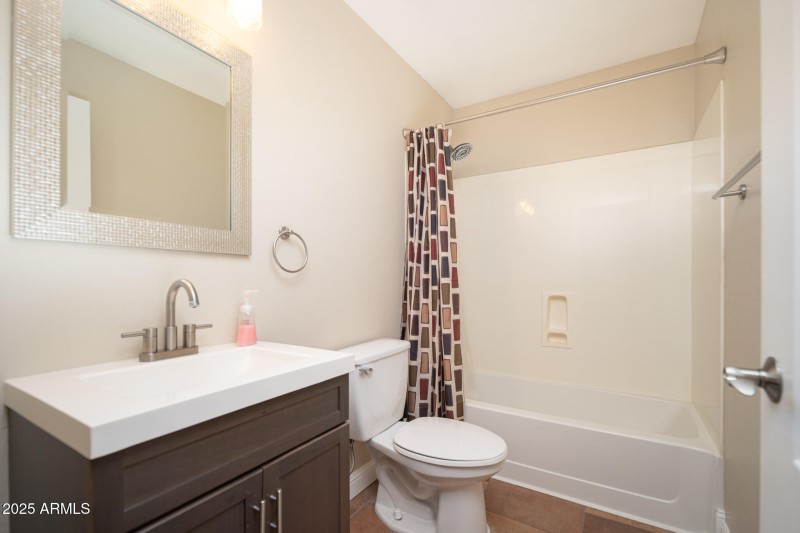 Bath 3 near den/office