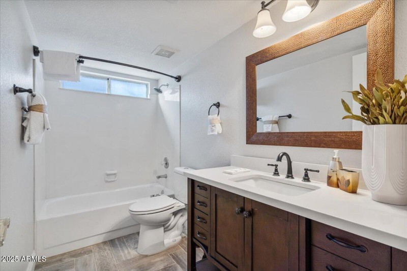 Down Stairs Bath (2)