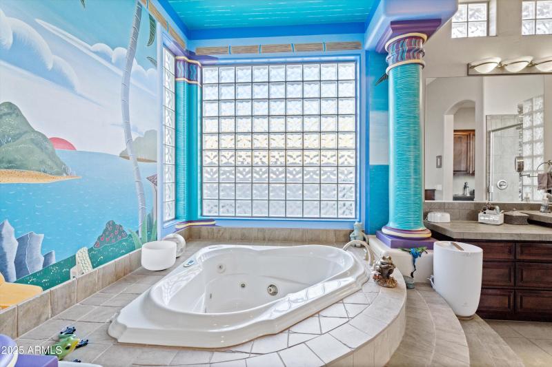 27-Large Primary Bathroom