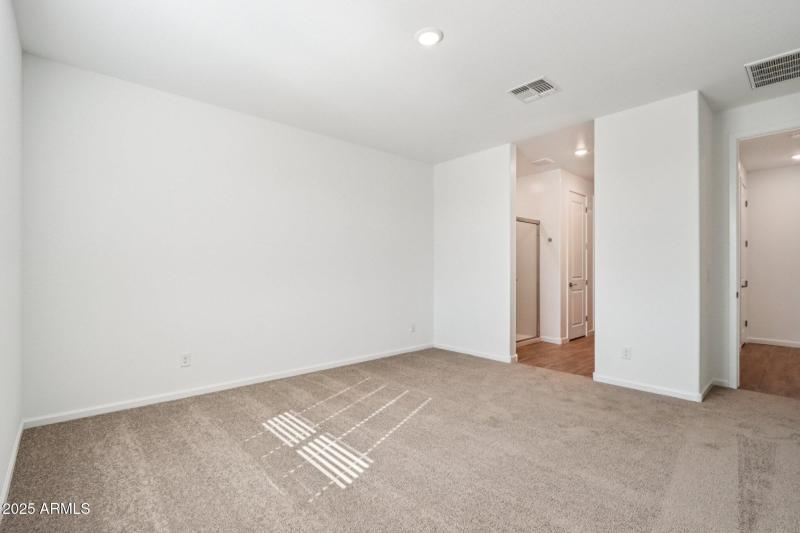 24-web-or-mls-W Camden Ave-S0711-024