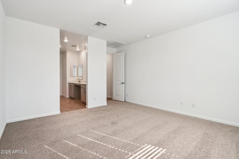 25-web-or-mls-W Camden Ave-S0711-025