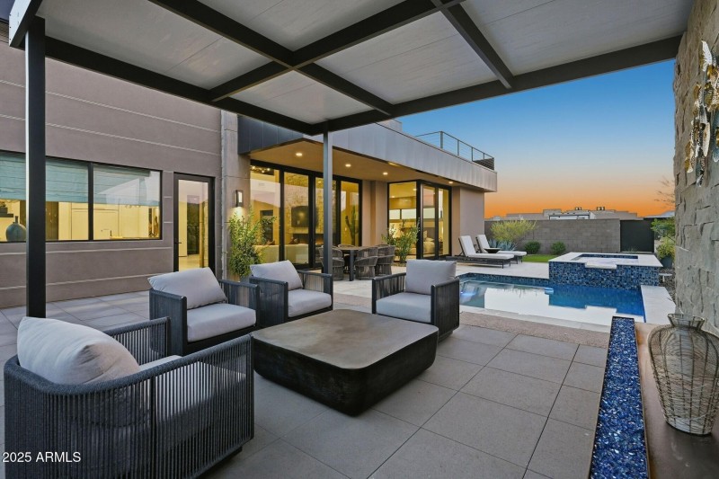 004_Twilight Covered Patio