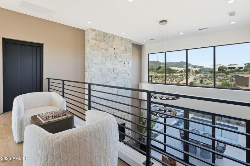 019_Upstairs Landing Elevator