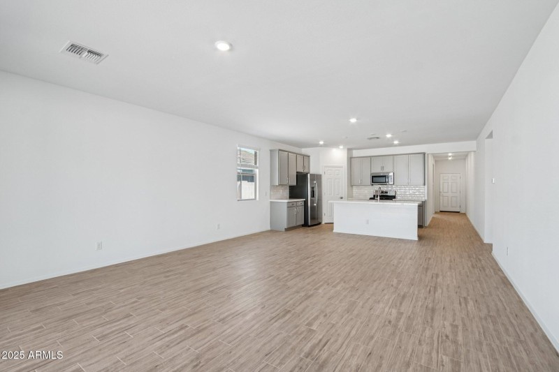 6-web-or-mls-W Mellen Ln-S3009-006