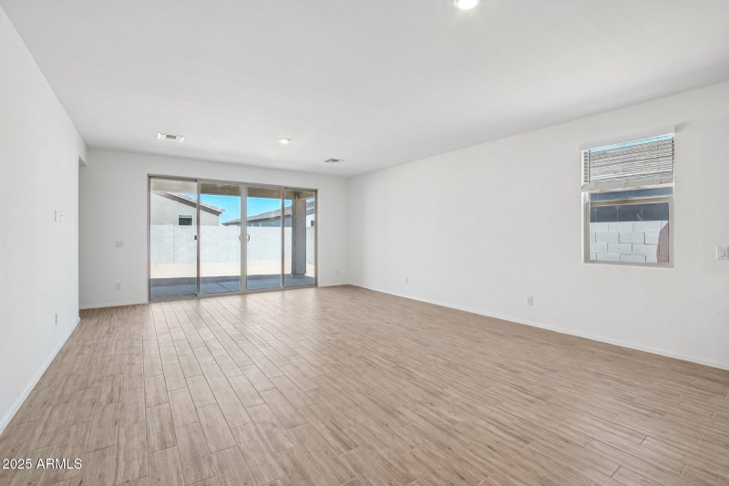 7-web-or-mls-W Mellen Ln-S3009-007