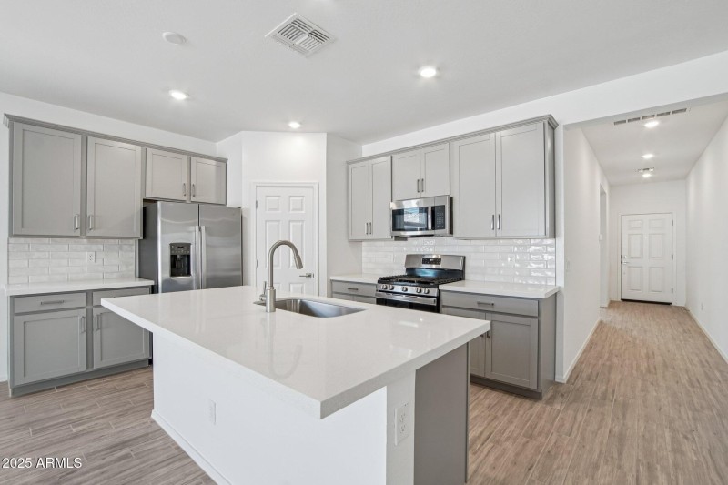 12-web-or-mls-W Mellen Ln-S3009-012