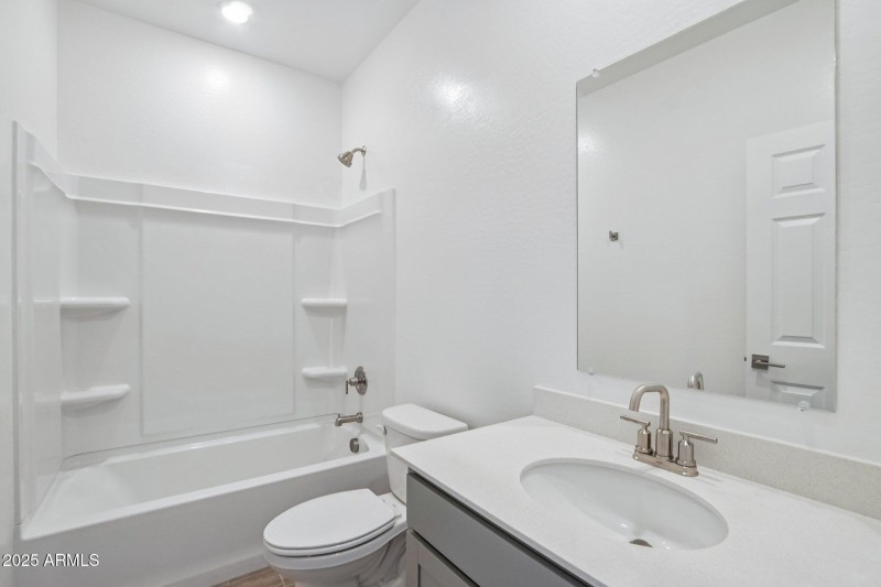 17-web-or-mls-W Mellen Ln-S3009-017