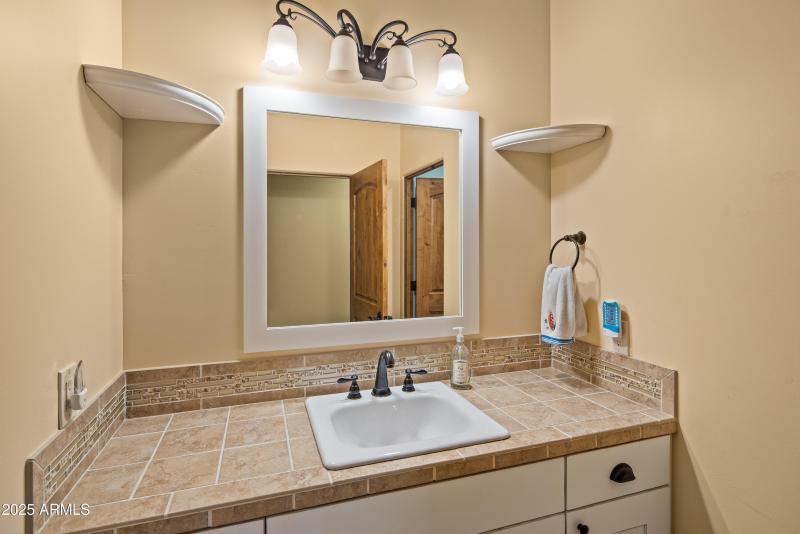 JL_260SunUpRanch-interiors-LowerLevel-05