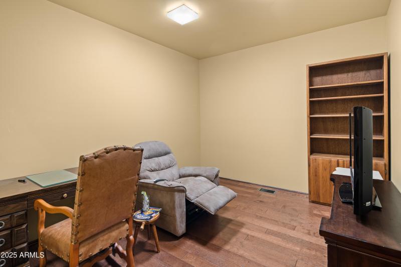 JL_260SunUpRanch-interiors-LowerLevel-07