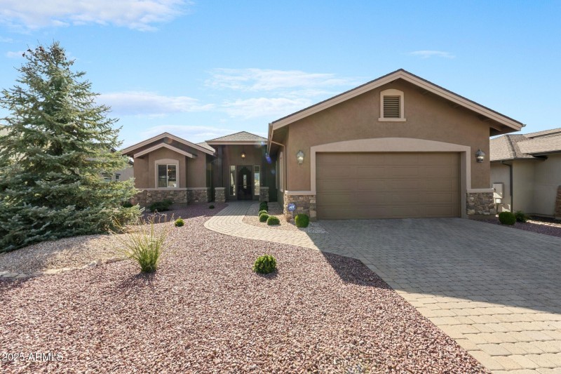 003_014Front Exterior