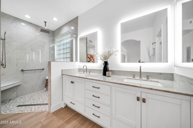 Primary Walkin Shower