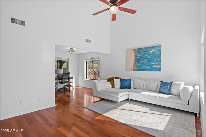 05-20251106-DSC09045