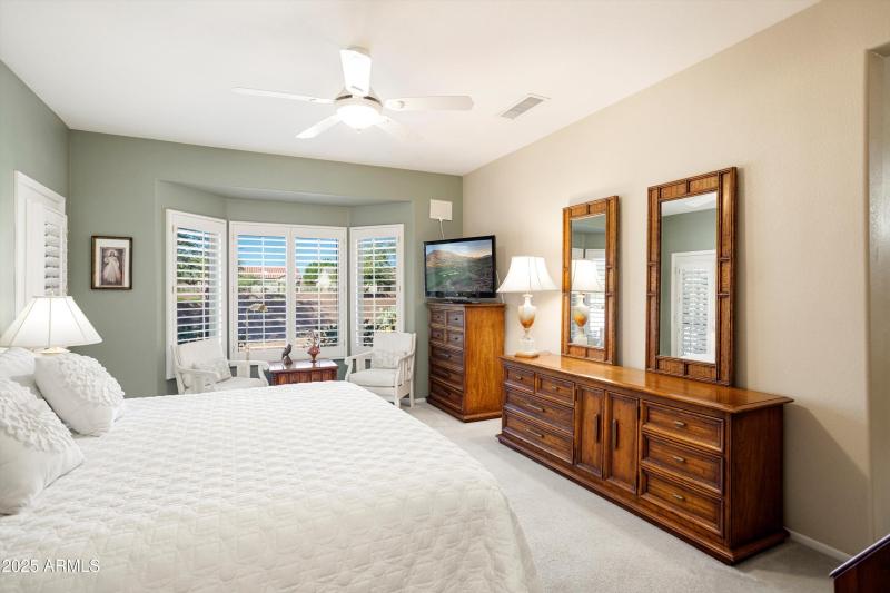 18-18100 N Las Rocas Way