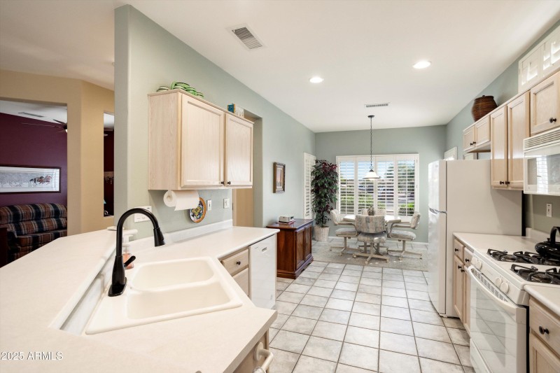 14-18100 N Las Rocas Way