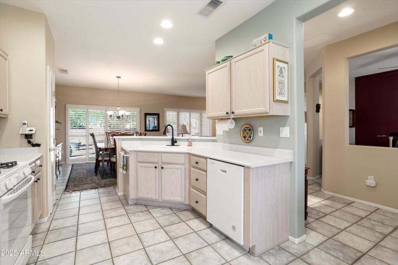 15-18100 N Las Rocas Way