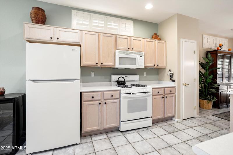 16-18100 N Las Rocas Way